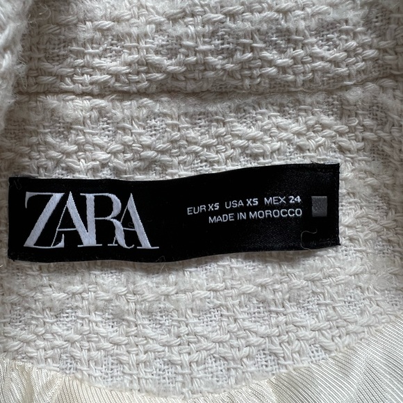 Zara textured Cropped Blazer with Gold Buttons - Picture 9 of 14